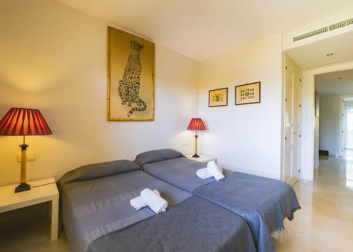 Cubo's Boutique Elviria Hills דירה