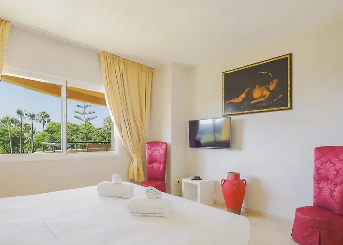 Cubo's Boutique Elviria Hills * מארבלה