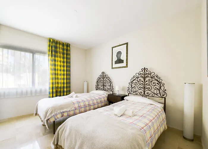 Cubo's Boutique Elviria Hills דירה