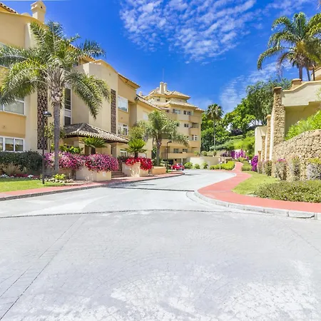 Cubo's Boutique Elviria Hills Apartment Marbella