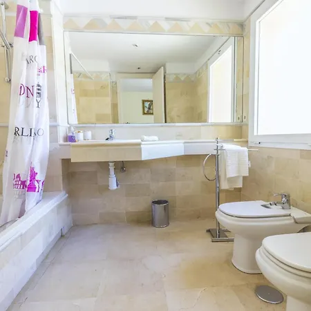 Apartment Cubo's Boutique Elviria Hills