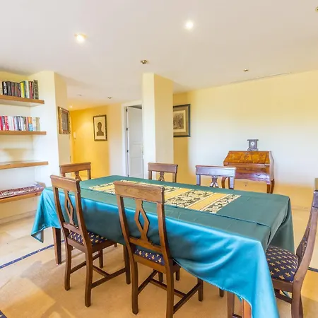 Cubo's Boutique Elviria Hills Apartment Marbella