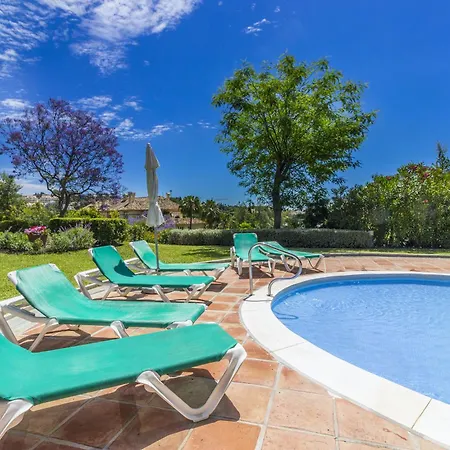 Cubo's Boutique Elviria Hills * Marbella