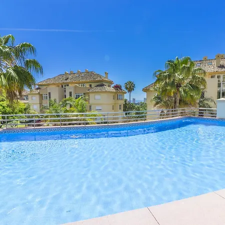 Apartment Cubo's Boutique Elviria Hills