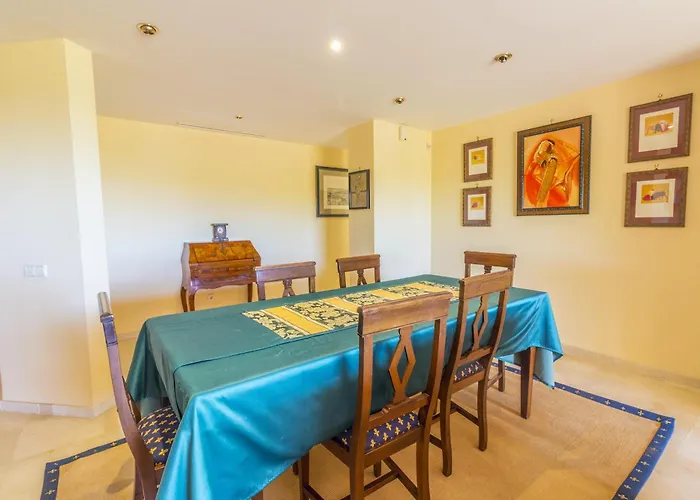 Cubo's Boutique Elviria Hills マルベーリャ