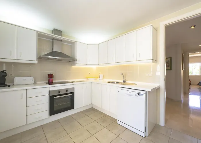 Cubo's Boutique Elviria Hills マルベーリャ