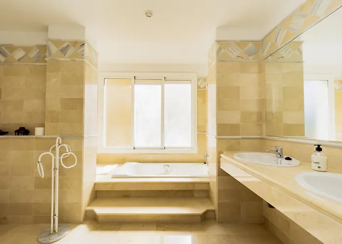 Cubo's Boutique Elviria Hills アパート マルベーリャ